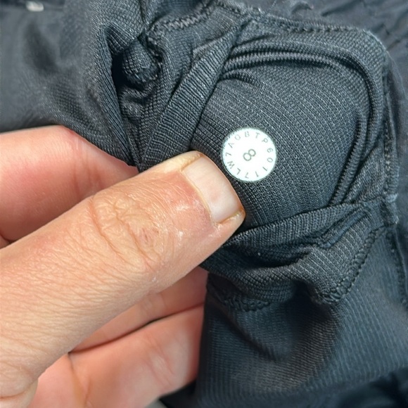 Lululemon Hotty Hot Short (Long 4") Formation Alpine White Black / Black - Picture 4 of 7